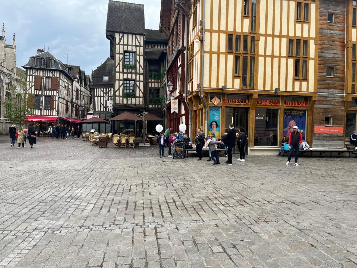 Ferienwohnung Coeur De Bouchon Troyes Exterior foto